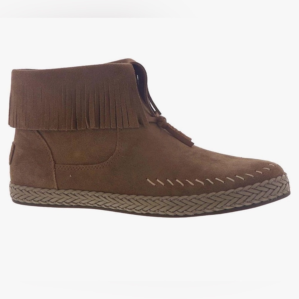 UGG Women's Kennadi ankle boots 8 NWOB